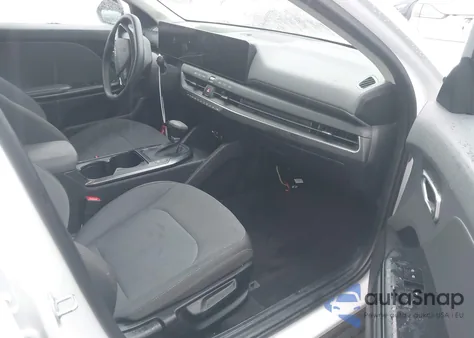 2025 Kia K4 Lxs z USA, uszkodzony, nr VIN 3KPFT4DE6SE031620